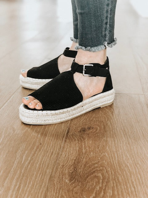FINAL SALE Isabella Platform Sandals in Black