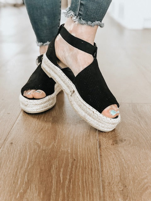 FINAL SALE Isabella Platform Sandals in Black