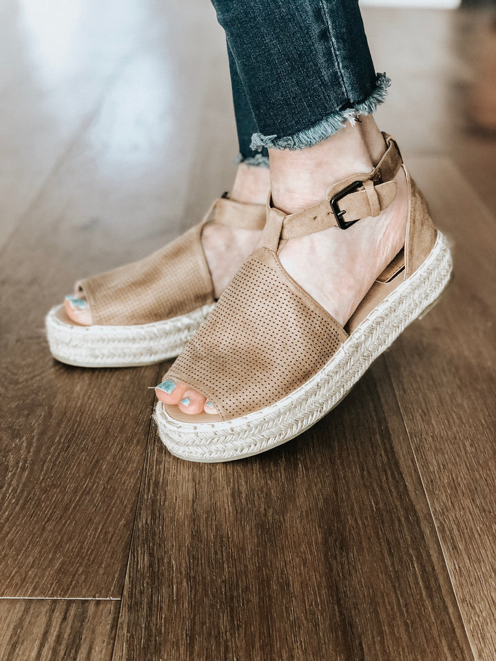 FINAL SALE Isabella Platform Sandals in Camel