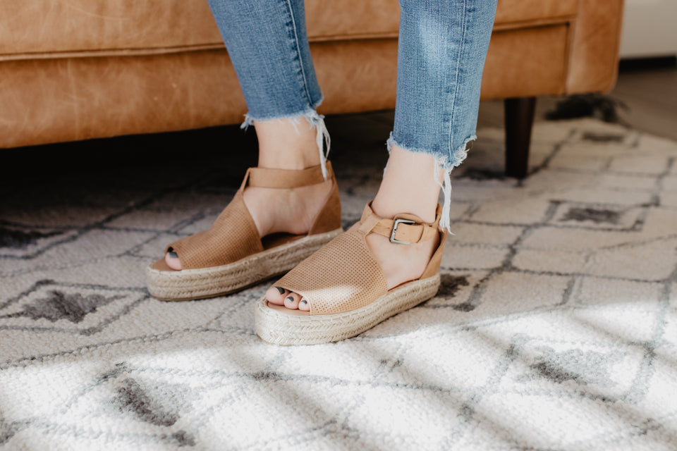 FINAL SALE Isabella Platform Sandals in Camel