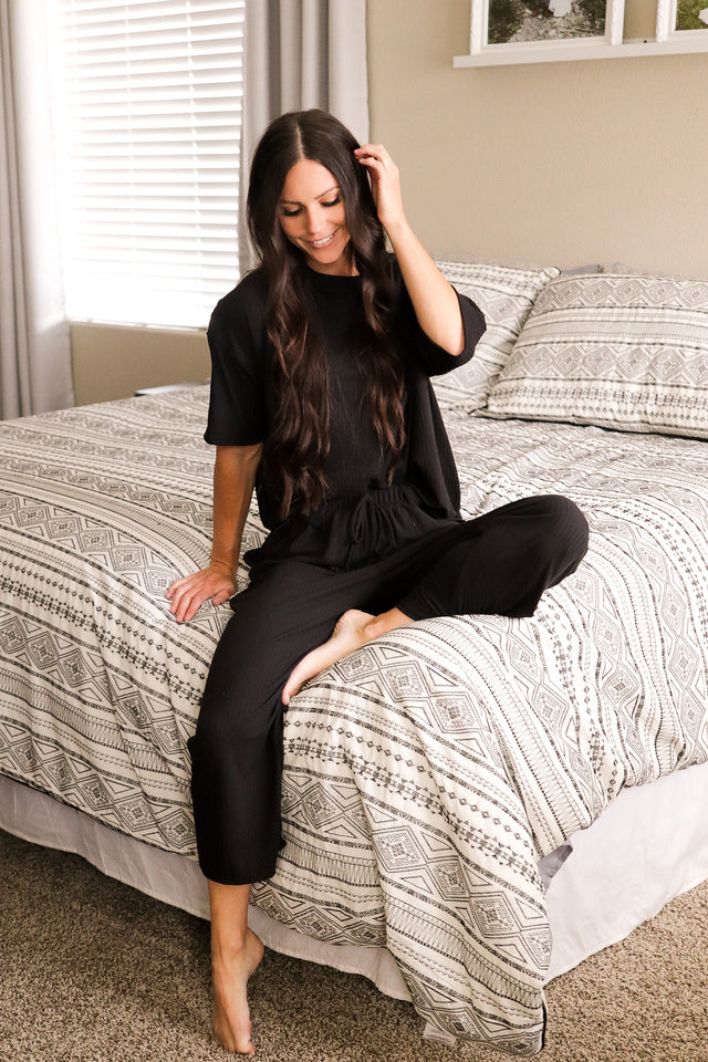 Roxie set in black