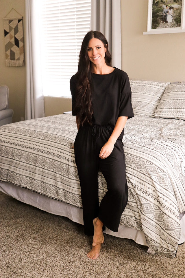 Roxie set in black