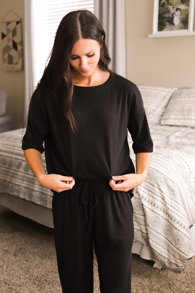 Roxie set in black