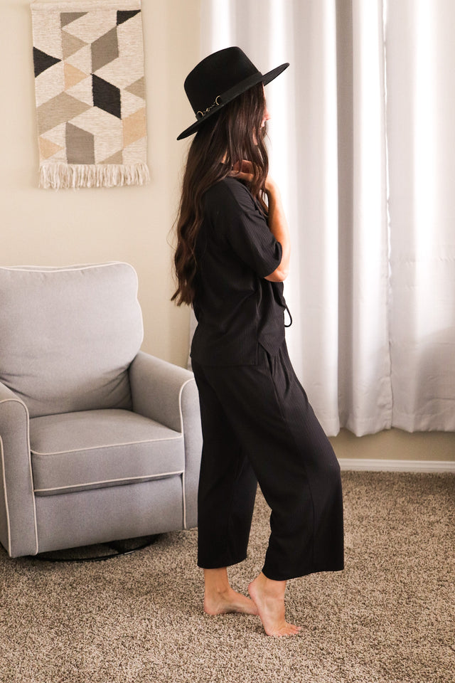 Roxie set in black